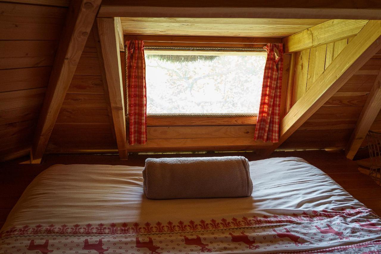 Cabane Perchee Dans Les Arbres Saint-Hilaire-en-Morvan 外观 照片