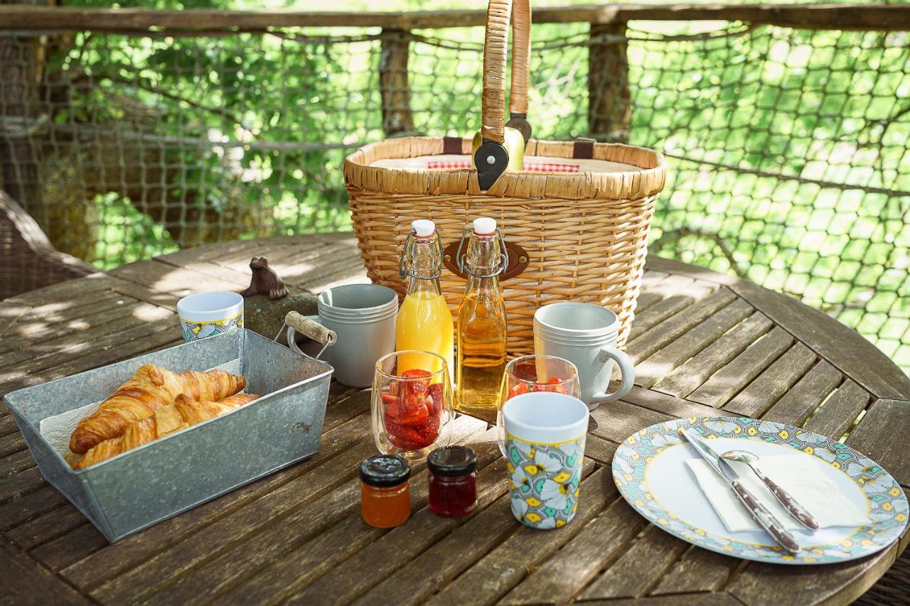 Cabane Perchee Dans Les Arbres Saint-Hilaire-en-Morvan 外观 照片
