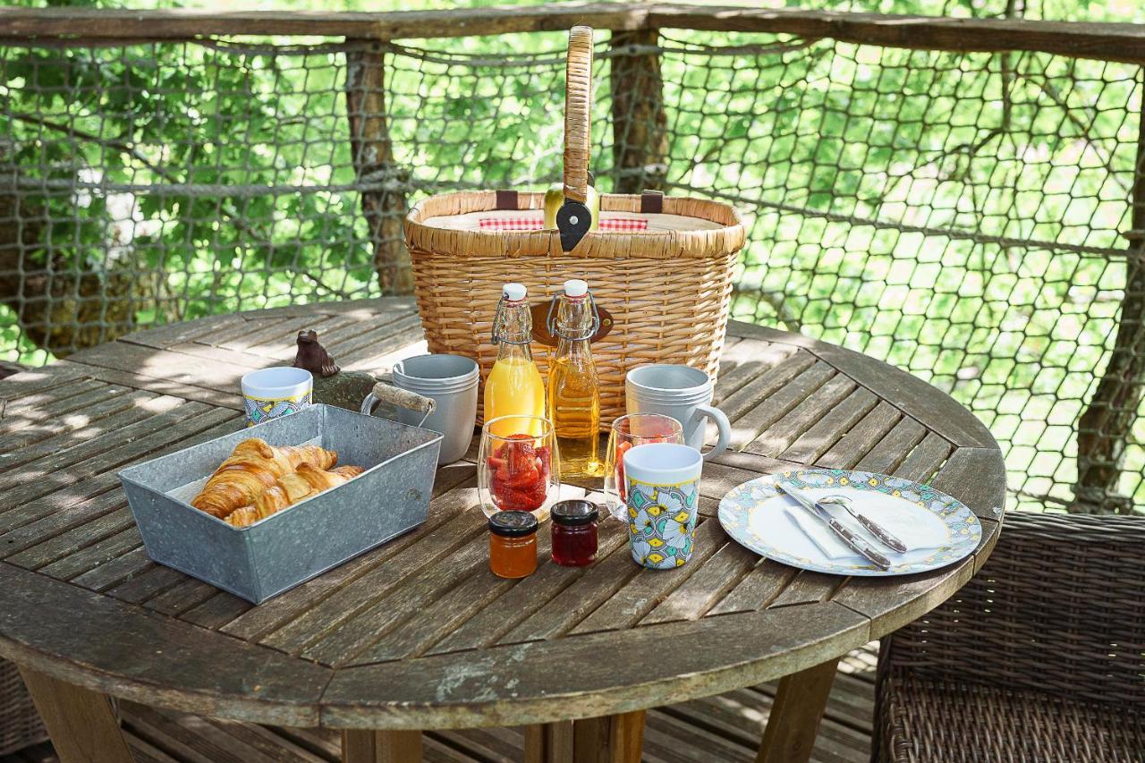 Cabane Perchee Dans Les Arbres Saint-Hilaire-en-Morvan 外观 照片