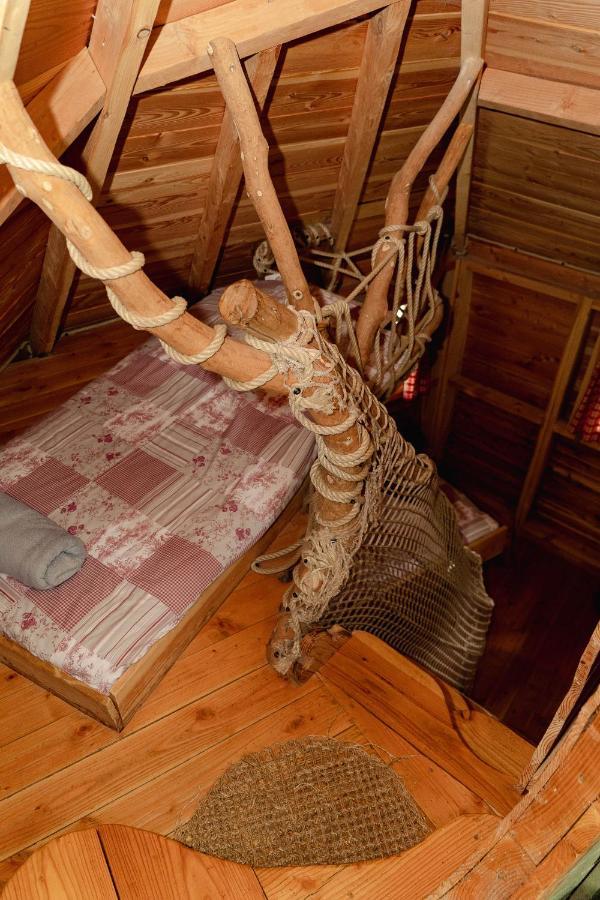 Cabane Perchee Dans Les Arbres Saint-Hilaire-en-Morvan 外观 照片
